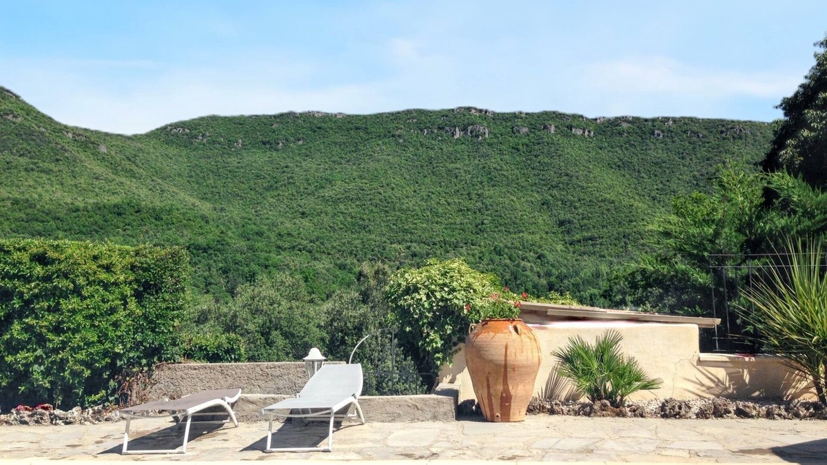 Saint-Julien-de-la-Nef House | Homerez - House in Saint-Julien-de-la-Nef