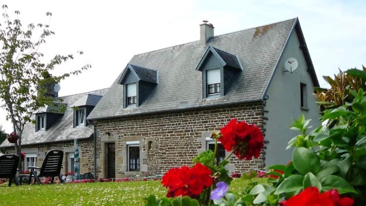 Saint-Laurent-de-Cuves House | Homerez - Spacious house for 6 ppl. at Saint-laurent-de-cuves