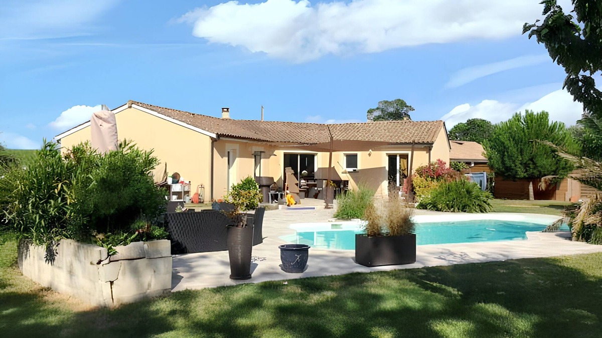 Saint-Martin-Lacaussade Villa | Homerez - Villa pool Saint-Martin-Lacaussade