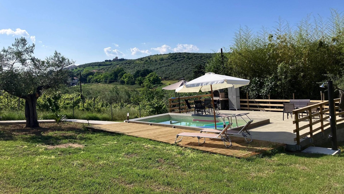 Collecorvino House | Homerez - Great house for 7 people. with swimming pool, spa and garden in Collecorvino