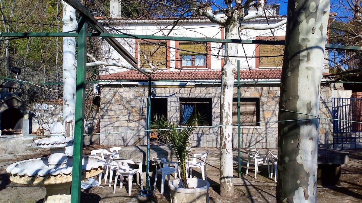 Sotillo de la Adrada House | Homerez - House for 11 ppl. with shared pool and garden at Sotillo de la Adrada