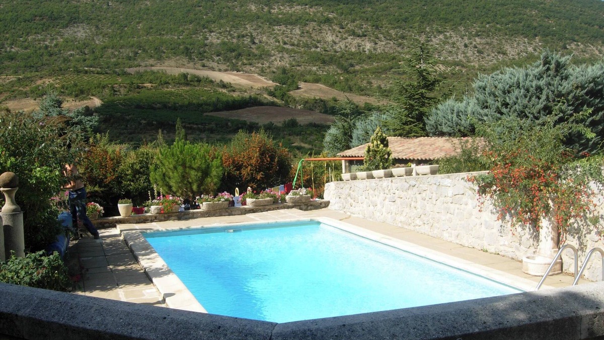 La Roche-sur-le-Buis House | Homerez - Holiday House La Roche-sur-le-Buis