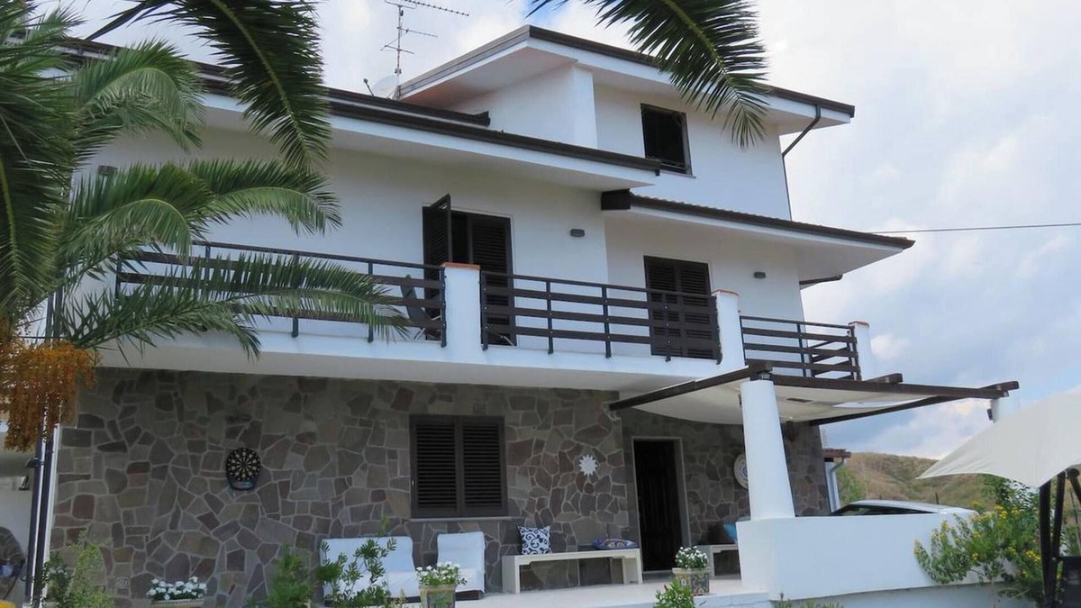 Brancaleone Marina House | Homerez - House Brancaleone Marina