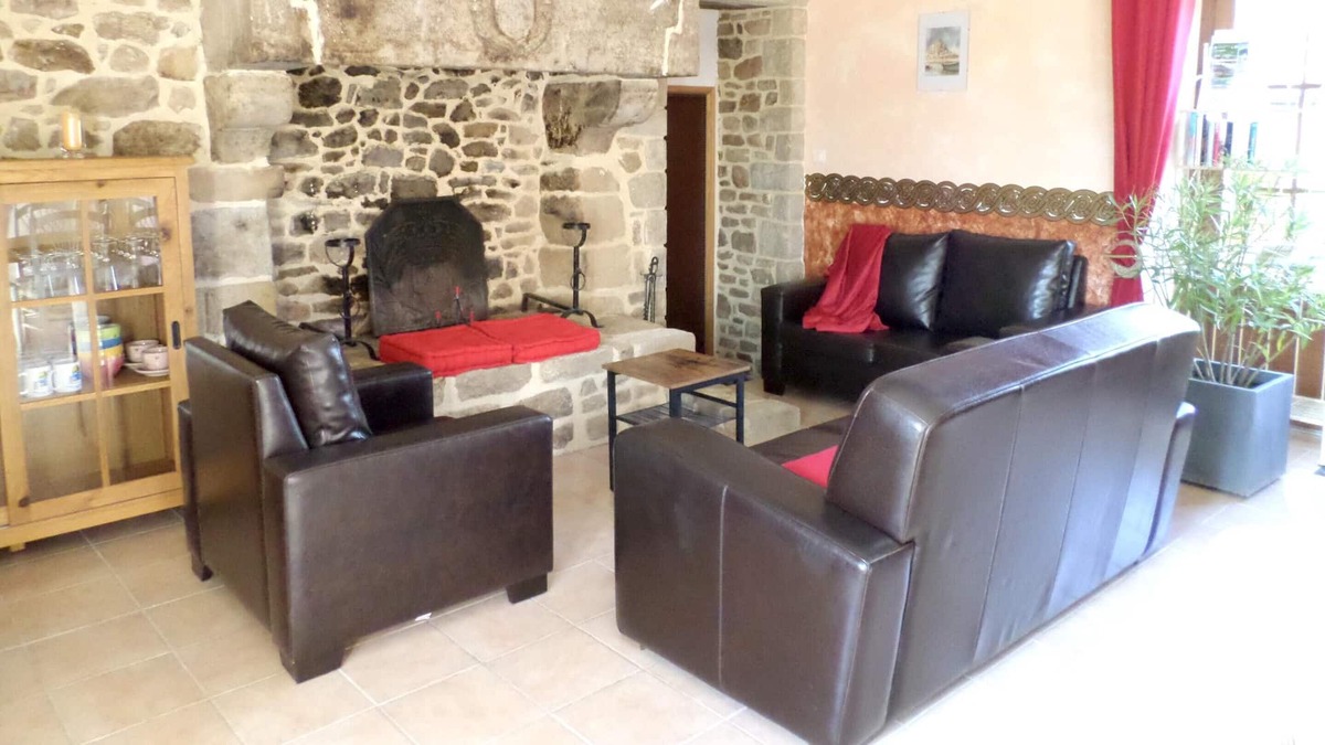 Pleven House | Homerez - House 16 km away from the beach for 8 ppl. with terrace at Pléven