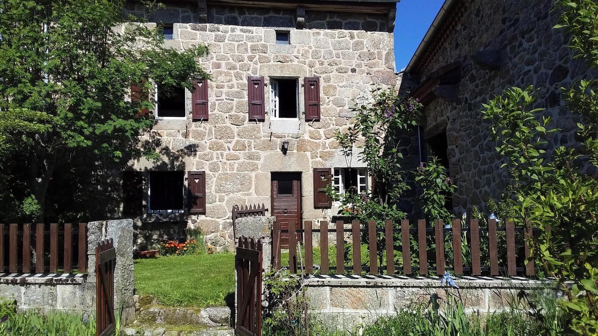 Cubelles House | Homerez - House Cubelles with Garden