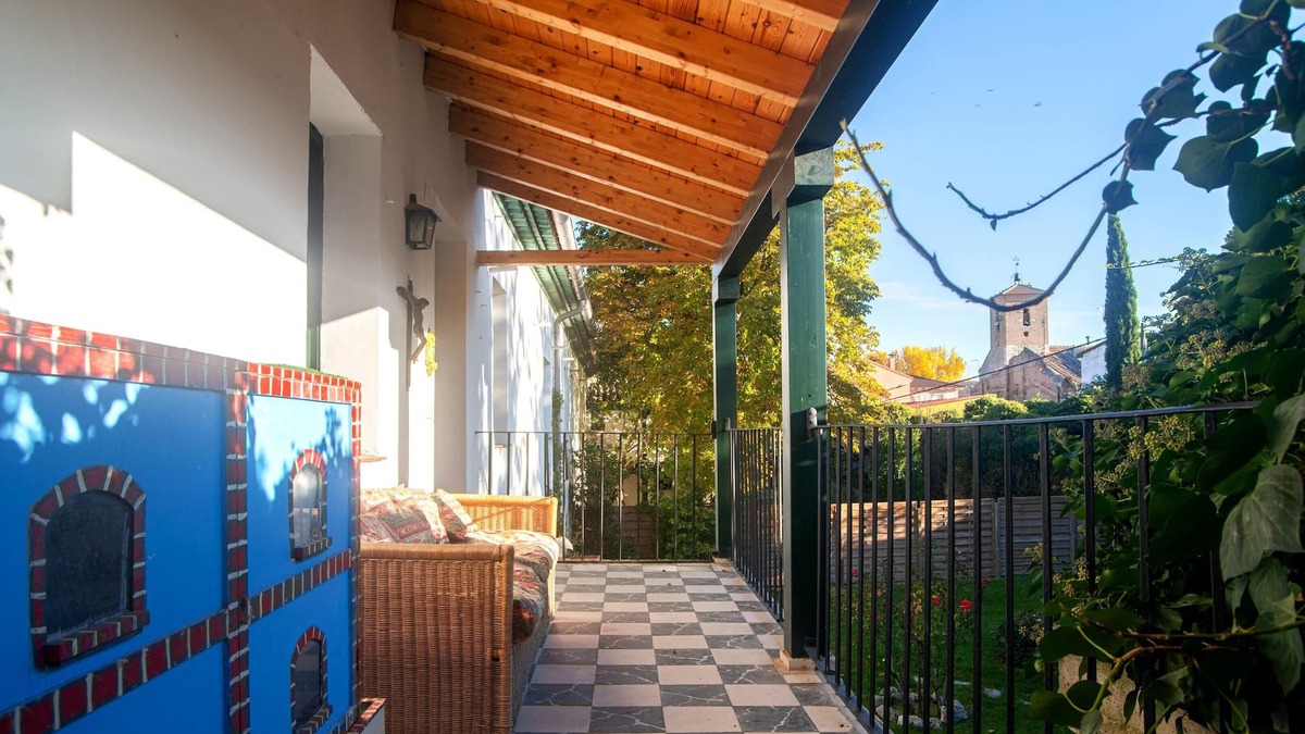 Sardon de Duero House | Homerez - House for 15 ppl. with garden, terrace and balcony at Sardón de Duero