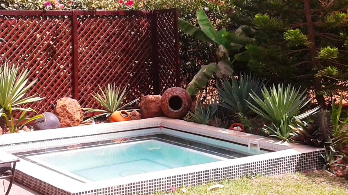 Nianing House | Homerez - House for 6 ppl. with shared pool, jacuzzi and garden at Nianing