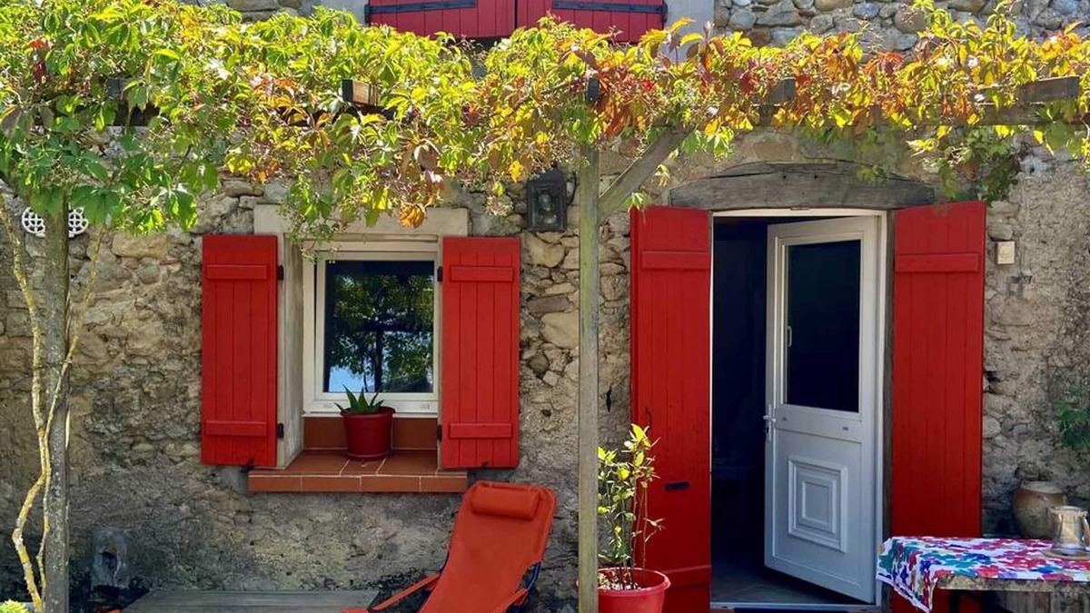 Lignairolles House | Homerez - House for 2 ppl. with shared pool and terrace at Lignairolles