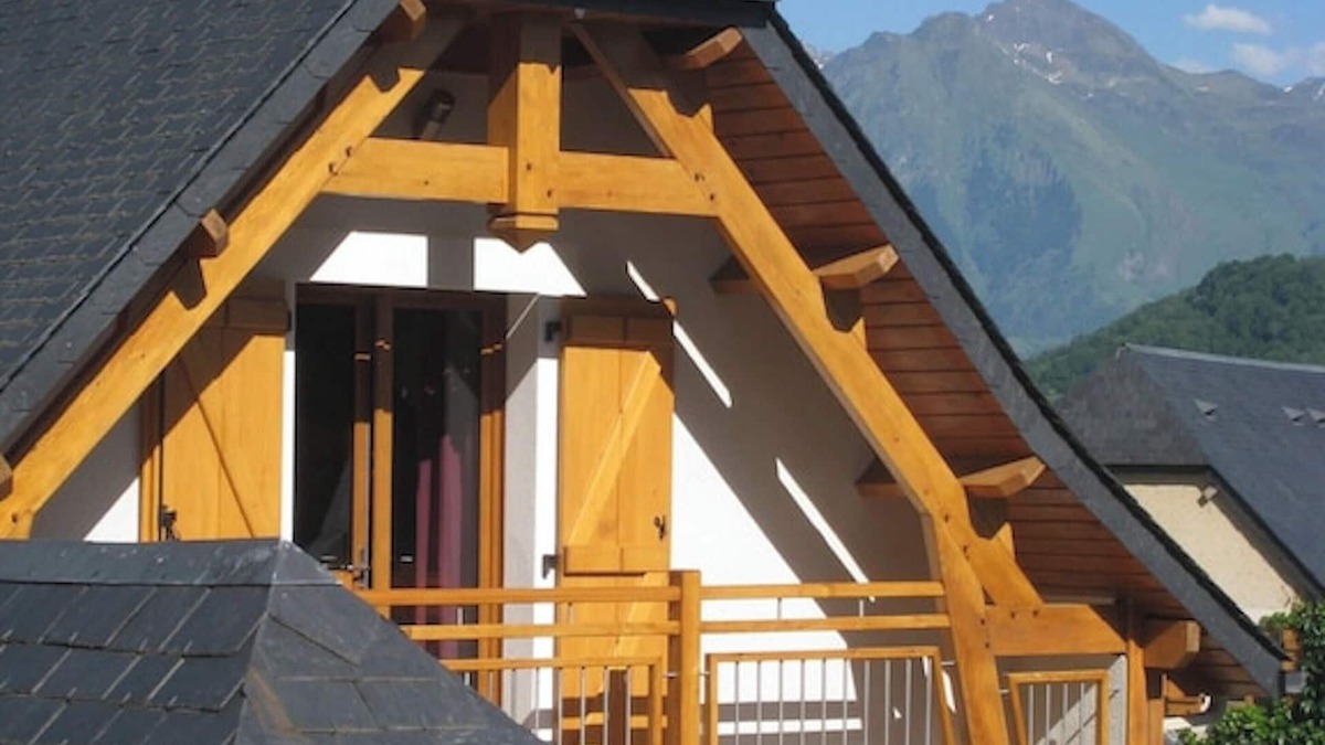 Arras-en-Lavedan House | Homerez - House Mountain View Arras