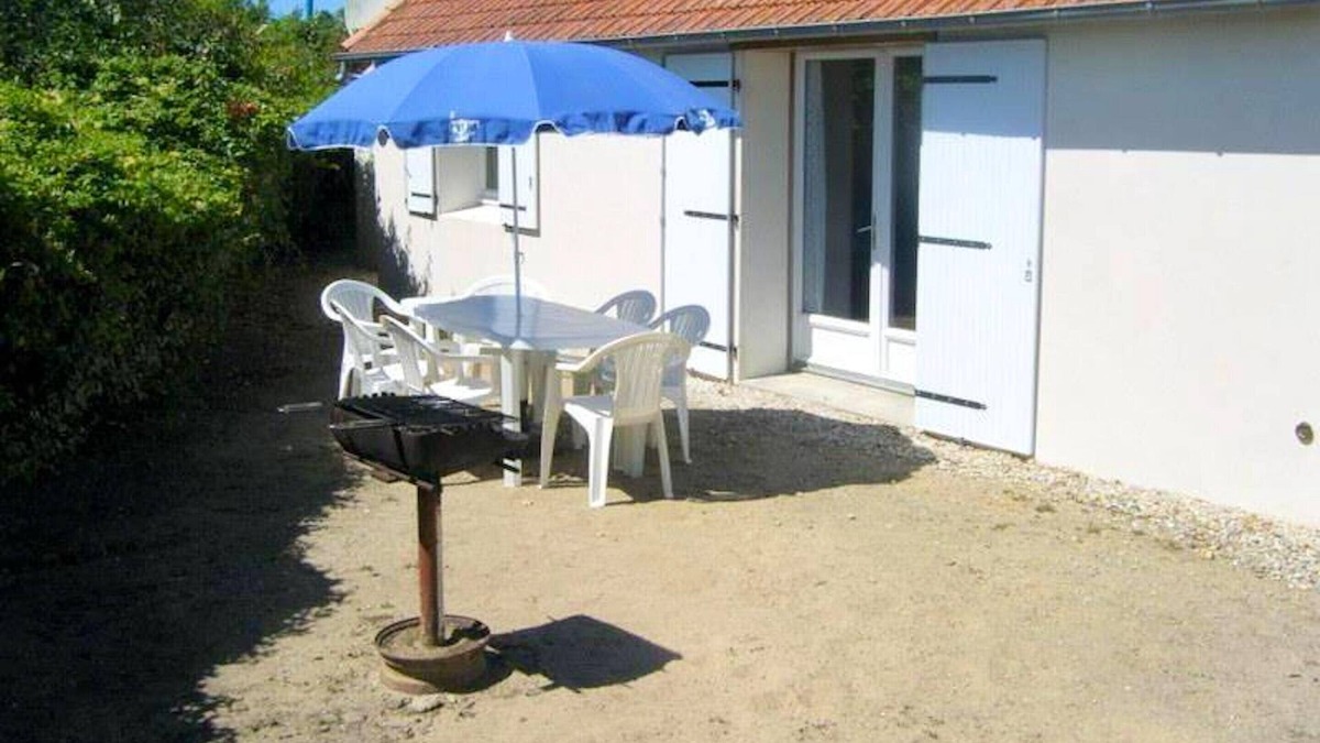 Beauvoir-sur-Mer House | Homerez - House 4 km away from the beach for 6 ppl. at Beauvoir-sur-Mer