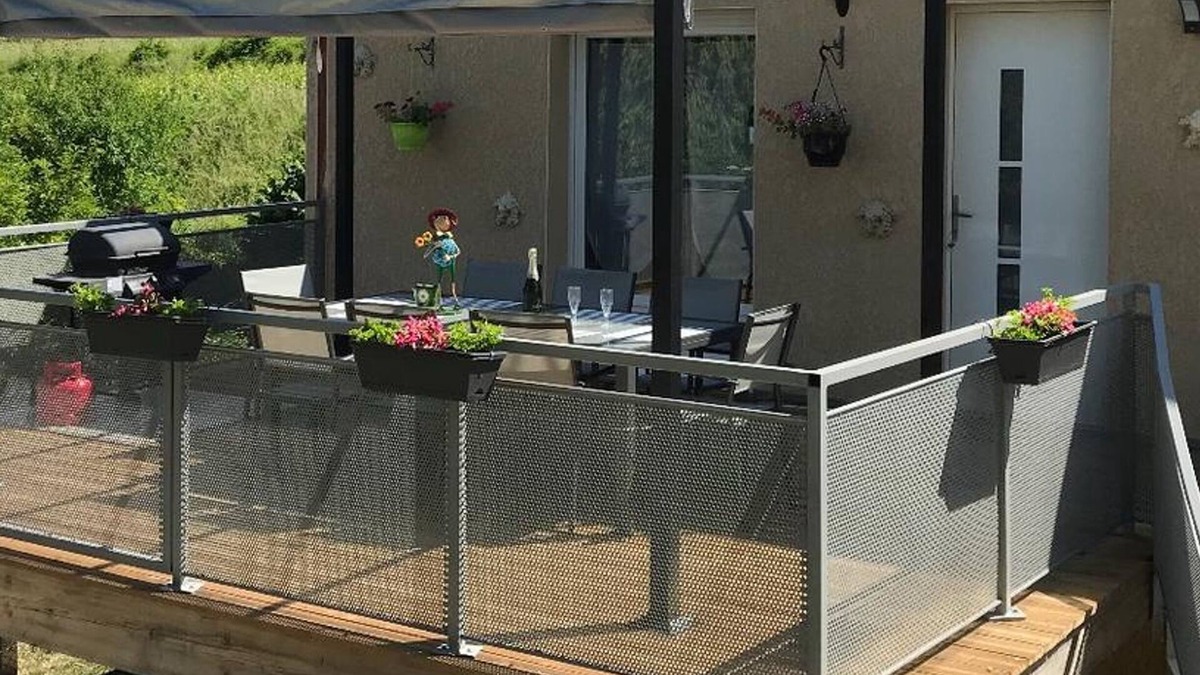 Chavot-Courcourt House | Homerez - House with Garden in Chavot-Courcourt