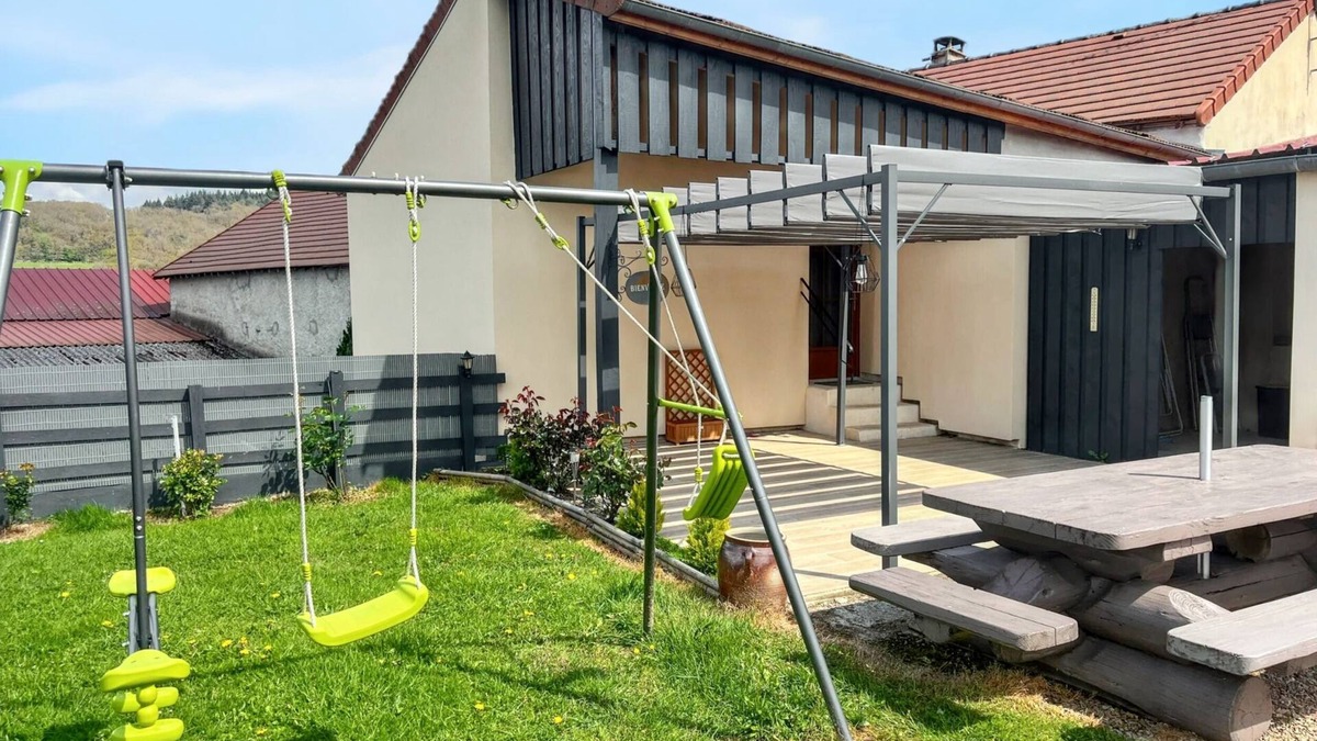 Quarre-les-Tombes House | Homerez - House in Bousson le Haut