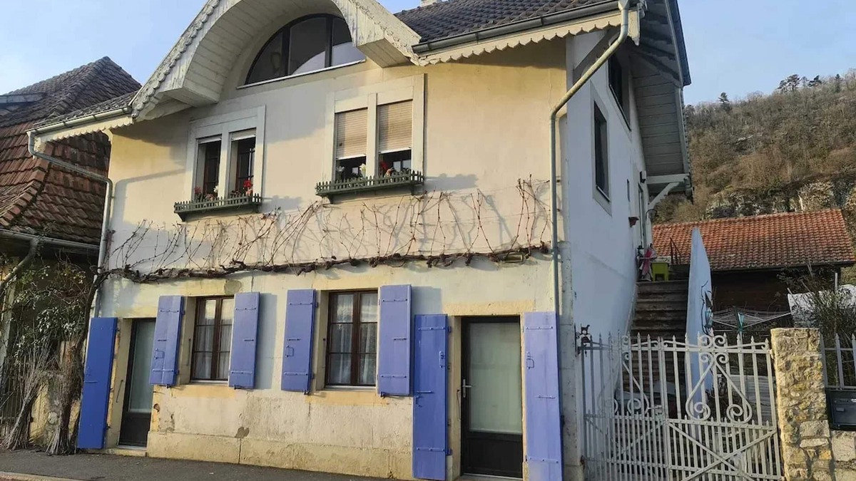 La Neuveville House | Homerez - House in La Neuveville