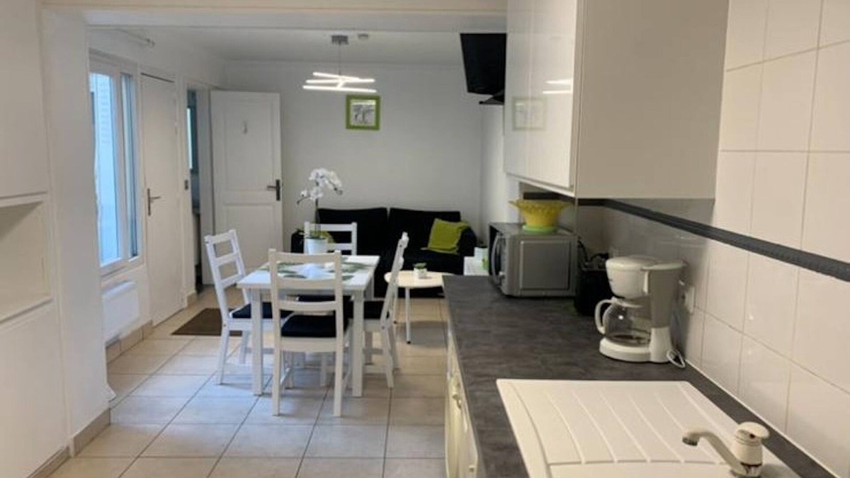 La Courneuve House | Homerez - House in La Courneuve