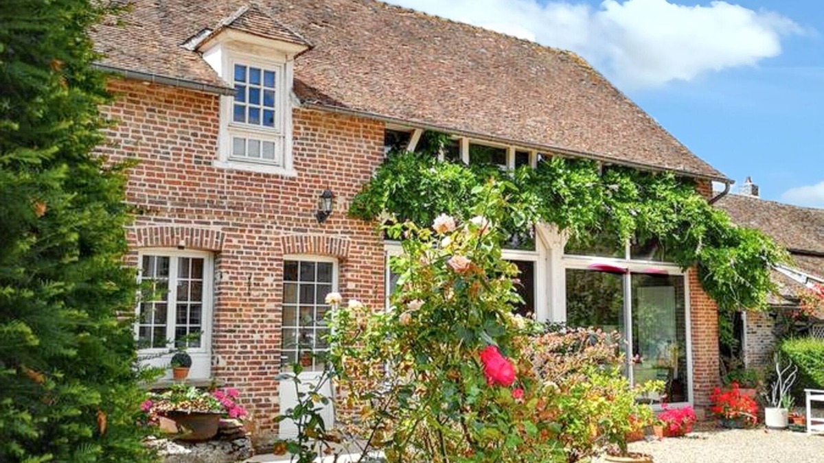 Le Vaudreuil House | Homerez - House in Le Vaudreuil