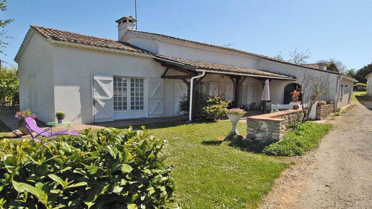Lannes House | Homerez - House in Lannes, terrace and garden