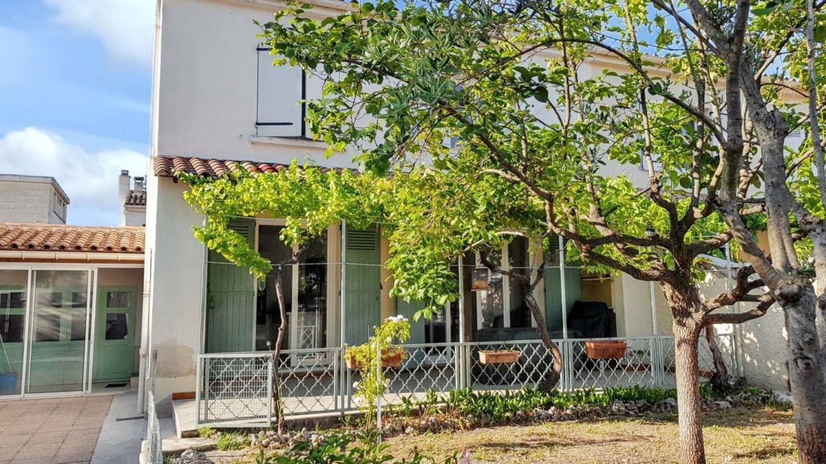 Monteux House | Homerez - House in Monteux with garden
