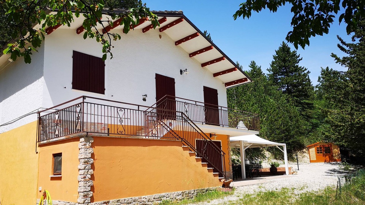 Treia House | Homerez - House in San Lorenzo, garden