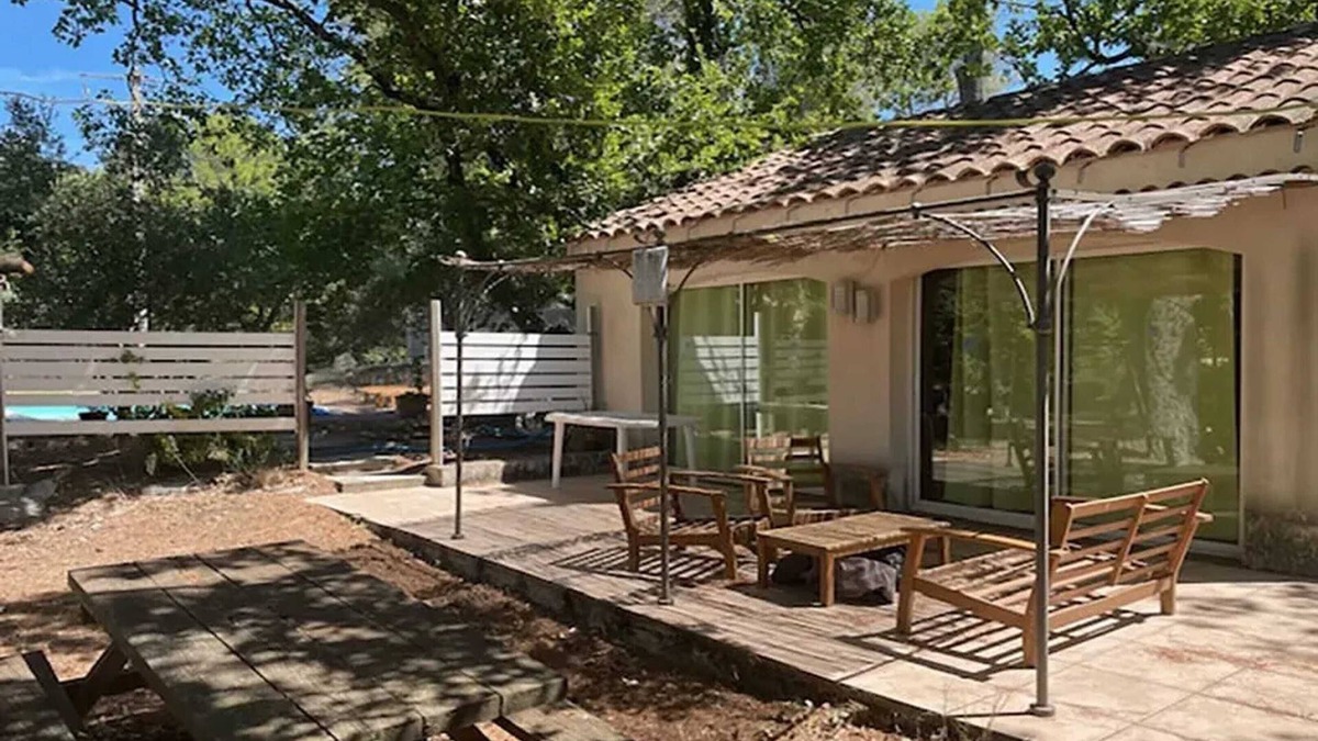 Velleron House | Homerez - House in Velleron with garden and pool