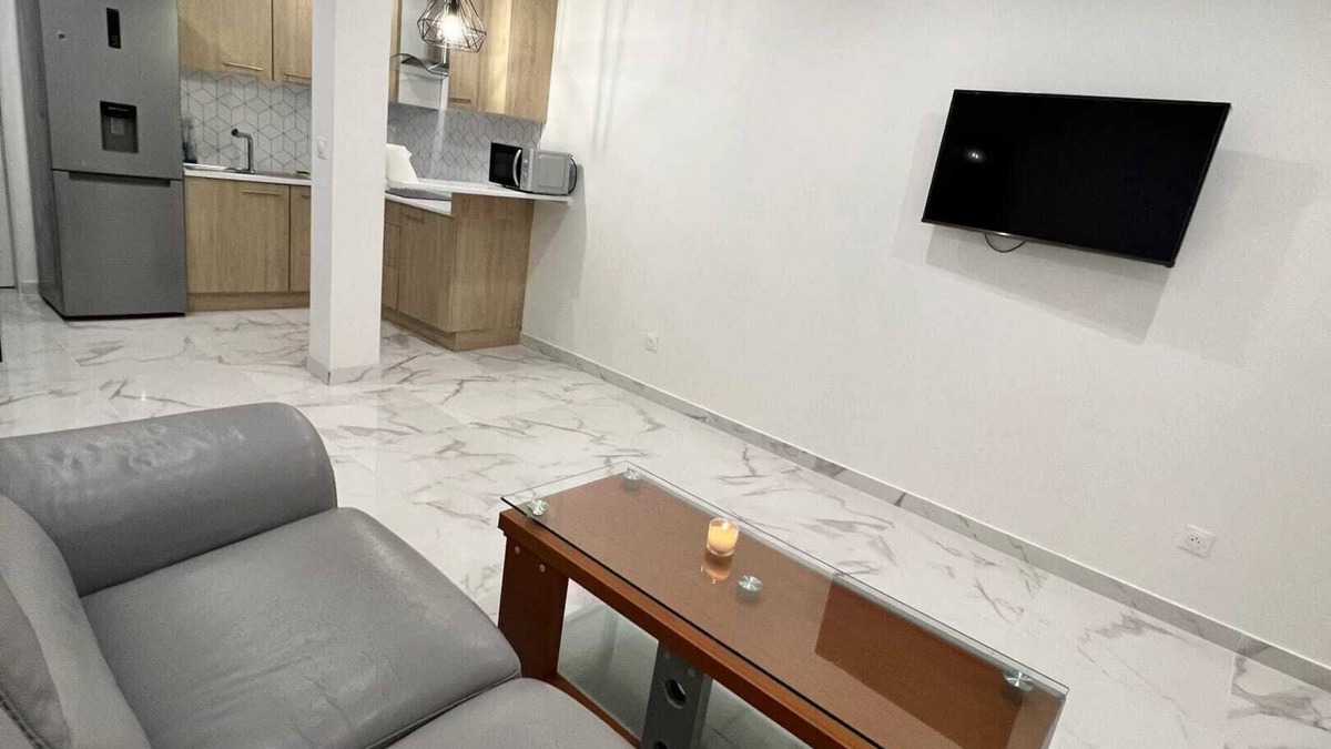 Le Blanc-Mesnil House | Homerez - House, Le Blanc-Mesnil