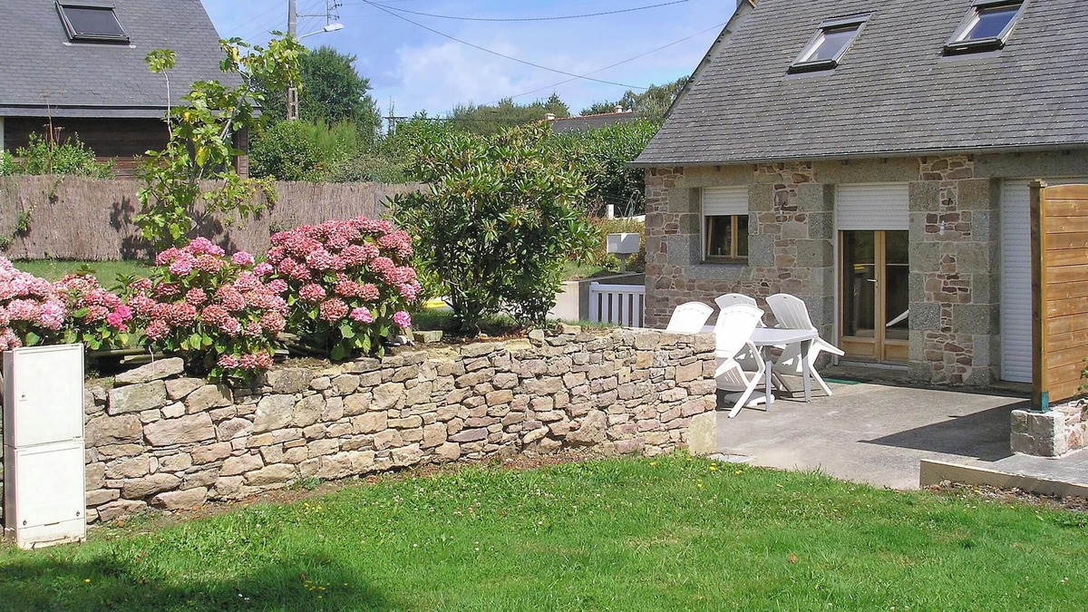 Plehedel House | Homerez - House Plehedel with garden