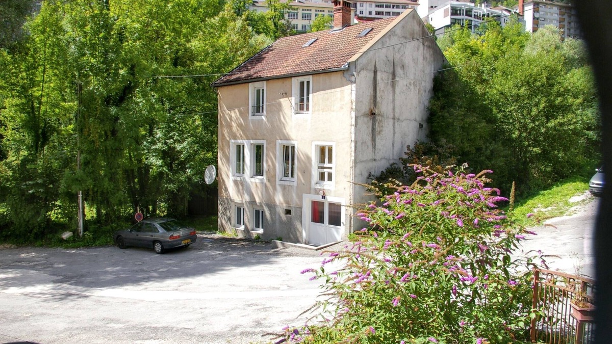 Saint-Claude House | Homerez - House, river view, Saint-Claude