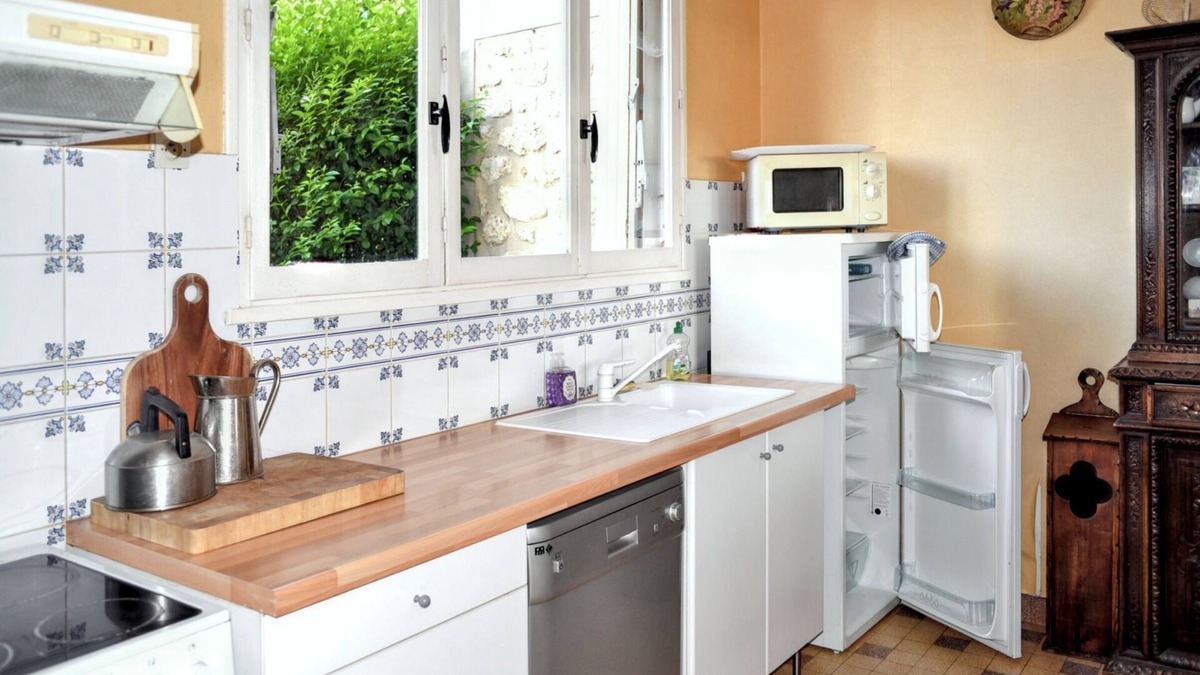 Itteville House | Homerez - House with garden in Itteville and garden views