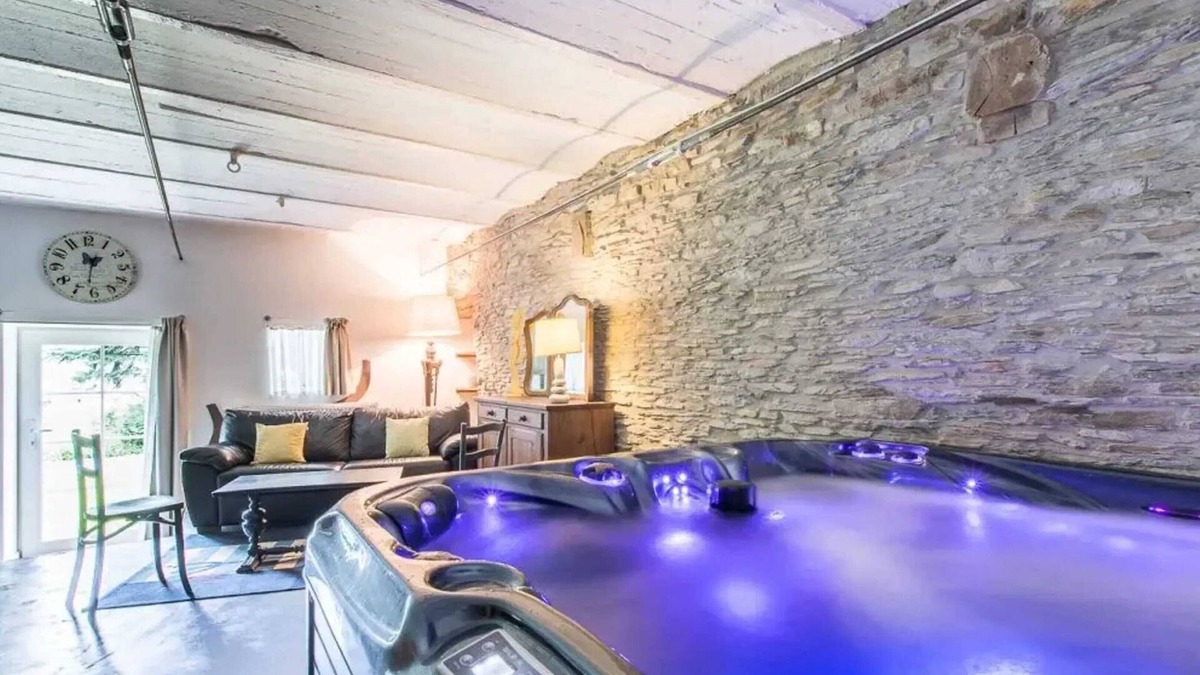 Menufontaine House | Homerez - House with jacuzzi in Menufontaine