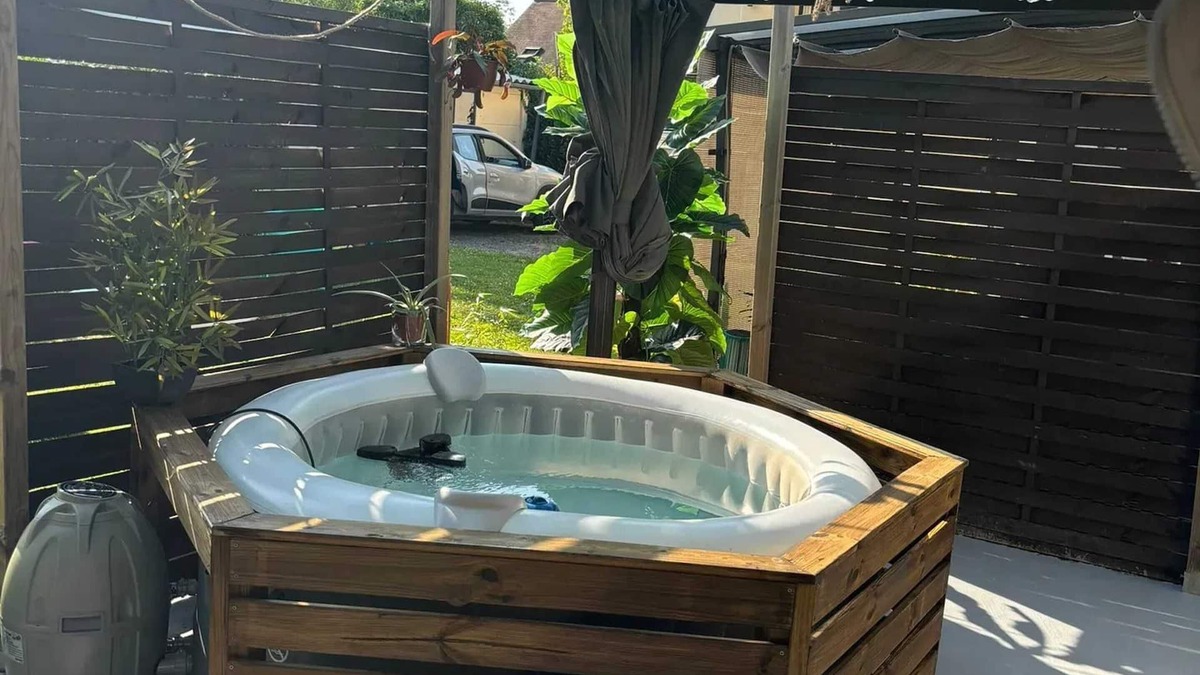 Noe House | Homerez - House with spa and garden in Noé
