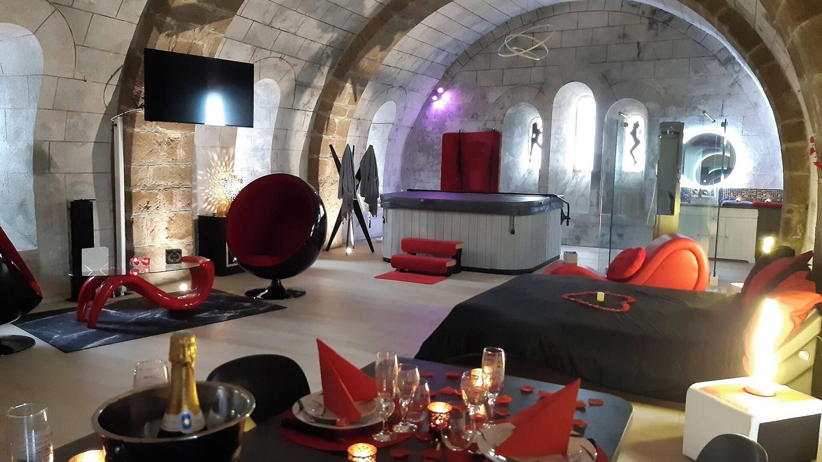 Ambrieres-les-Vallees Apartment | Homerez - Luxury Studio Ambrières