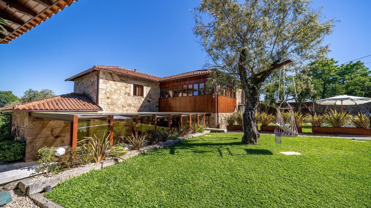 Amares House | Homerez - Luxurious House with Pool in Braga