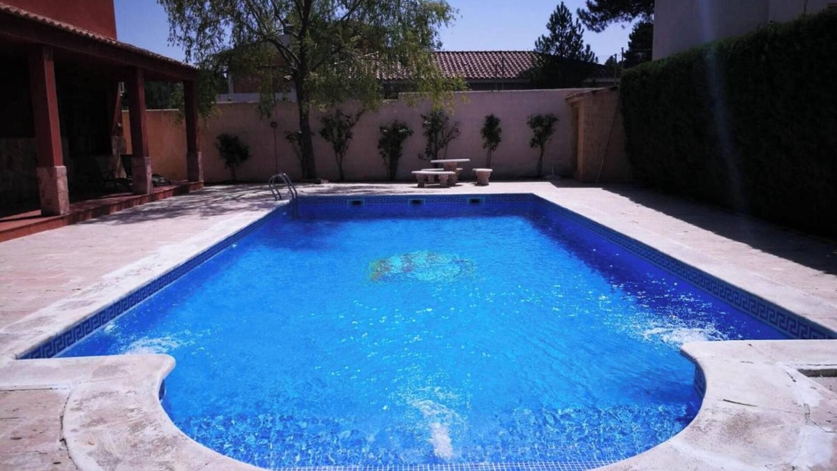 Arcas del Villar Villa | Homerez - Luxurious Villa in Arcas, Private Pool