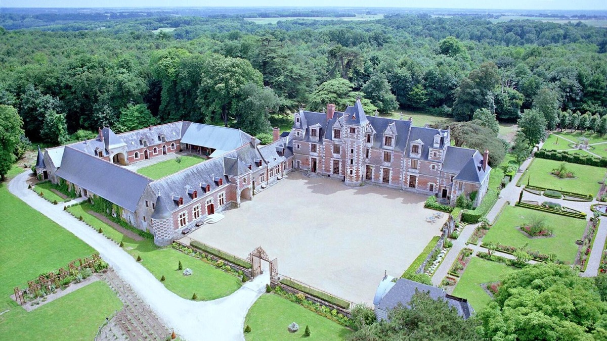 Vernou-sur-Brenne Other | Homerez - Mansion for 15 ppl. with swimming-pool, jacuzzi, garden and terrace