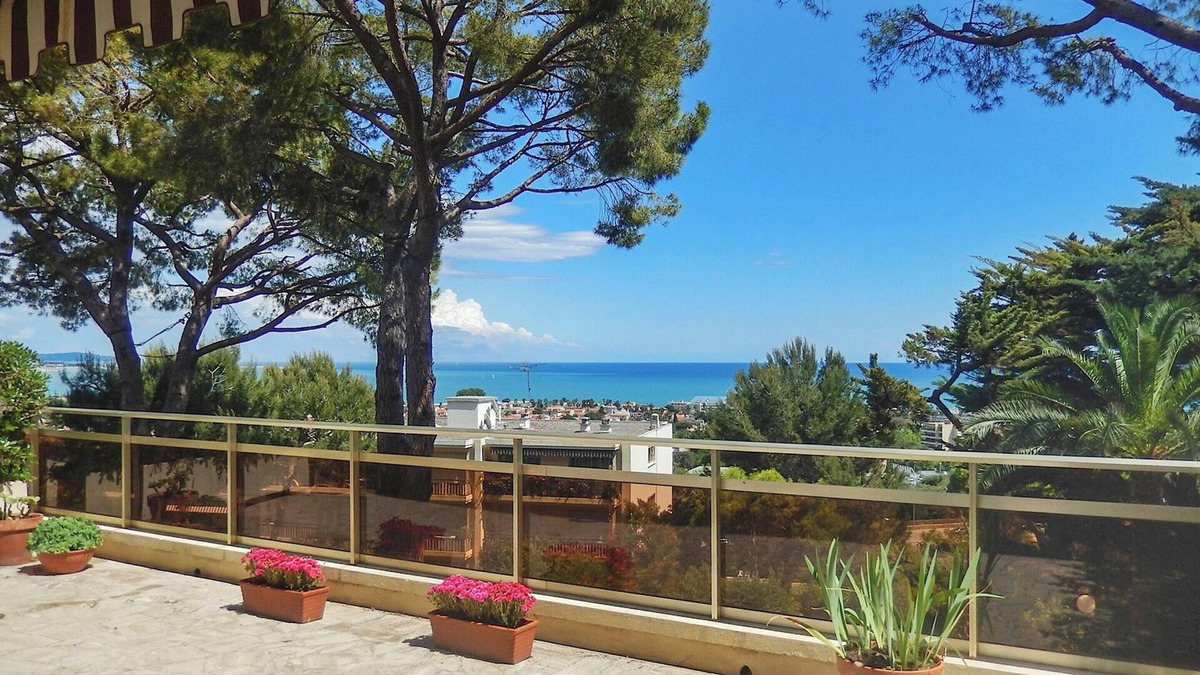 Bastide Giraud Apartment | Homerez - Modern Appt Villeneuve