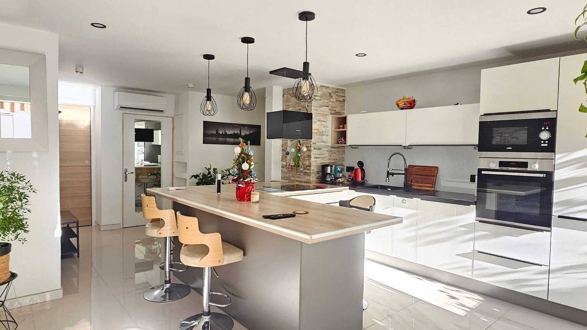Pasteur Apartment | Homerez - Modern Apartment in Nice