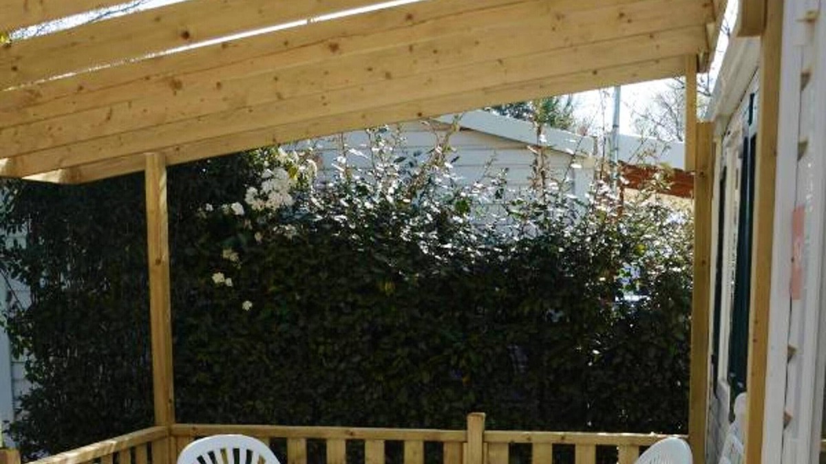 La Roque-d'Antheron House | Homerez - Nice bungalow for 6 ppl. with shared pool at La Roque-d'Anthéron