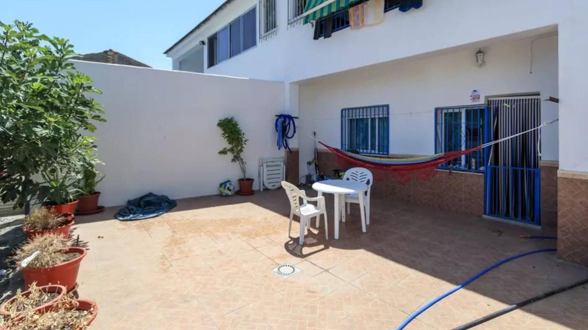 Fuente Vaqueros Apartment | Homerez - Nice appartement for 6 ppl. with terrace at Fuente Vaqueros