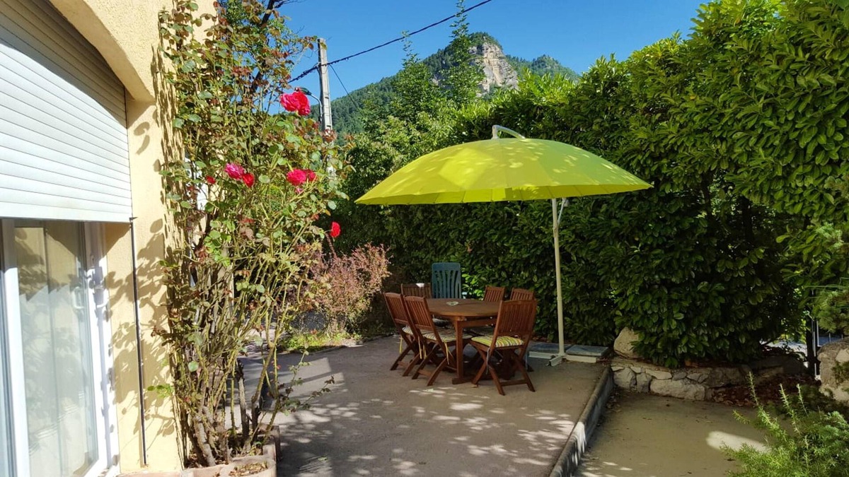 Annot Apartment | Homerez - Nice appartement for 6 ppl. with garden and terrace at Annot
