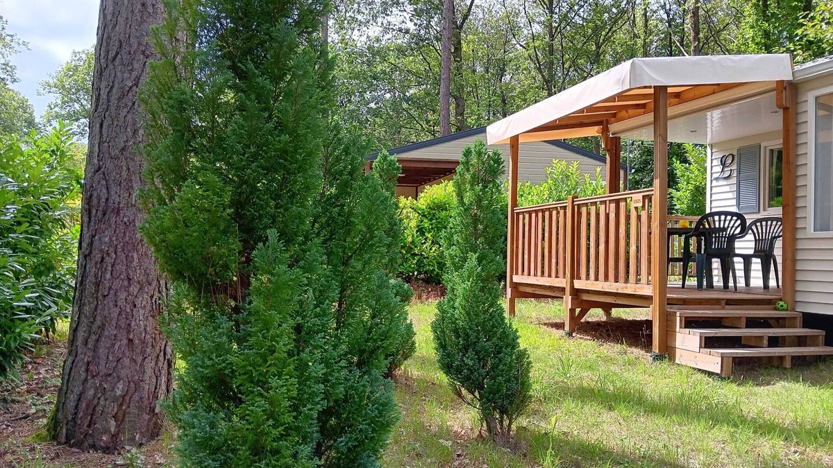 Saint-Cheron House | Homerez - Nice bungalow for 5 ppl. with shared pool and terrace at Saint-Chéron