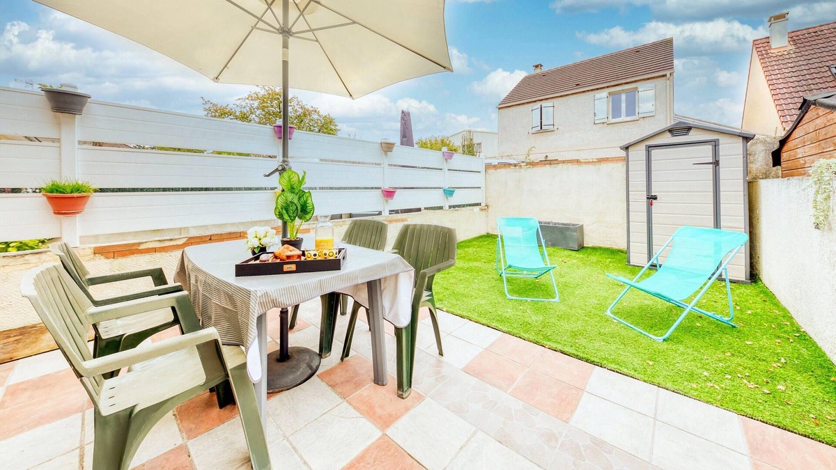 Bretigny-sur-Orge House | Homerez - Nice house for 6 ppl. with terrace at Brétigny-sur-Orge