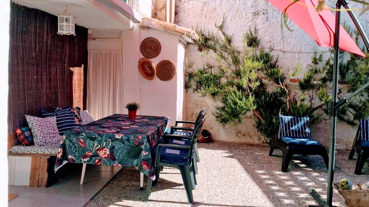 El Poyo del Cid House | Homerez - Nice house with garden and terrace & Wifi