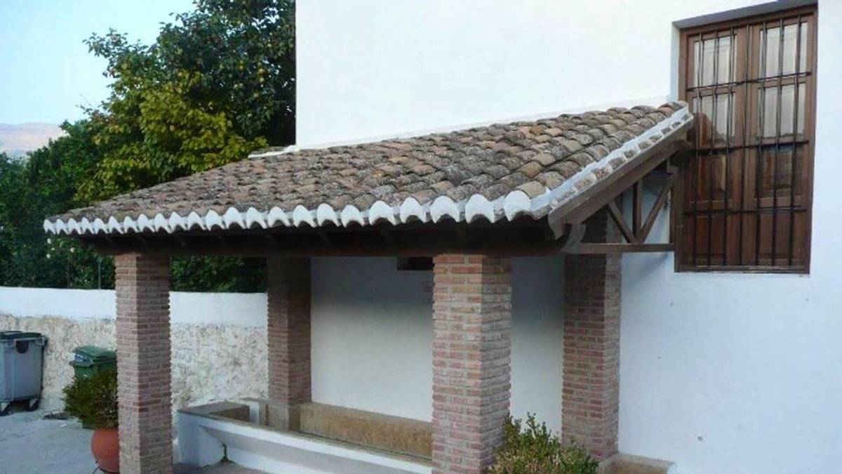 Pinos del Valle House | Homerez - Nice house for 4 ppl. with terrace at Pinos del Valle