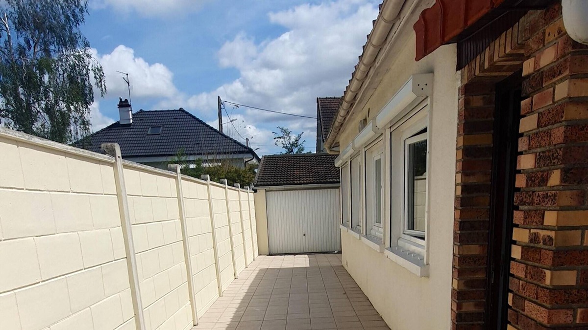 Goussainville House | Homerez - Nice house for 6 ppl. with garden and terrace at Goussainville