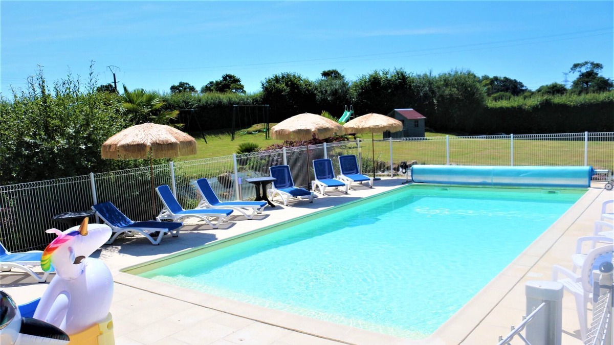 Nehou House | Homerez - Nice house for 4 ppl. with shared pool, garden and terrace at Nehou