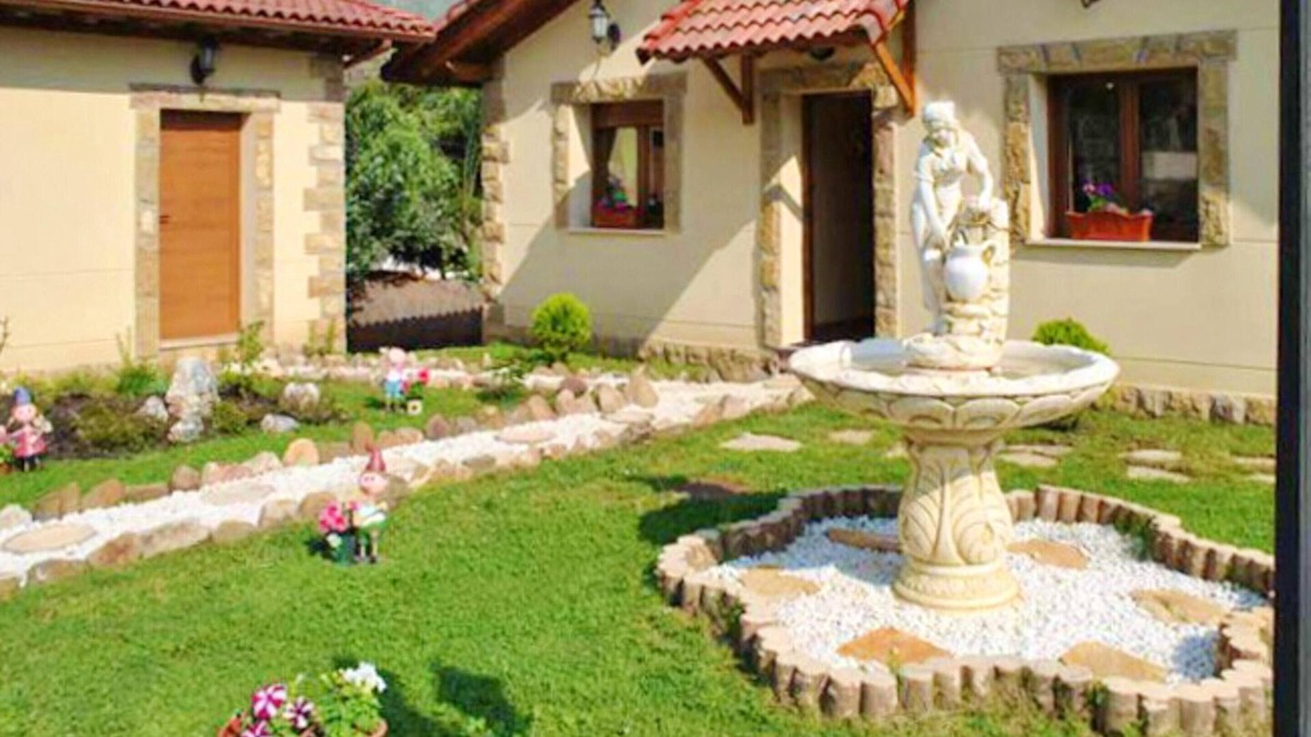 Villamanin House | Homerez - Nice house with terrace and mountain view