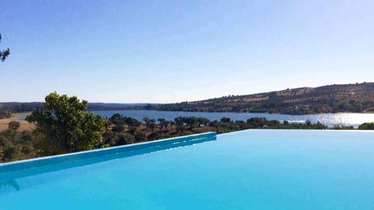 Montargil House | Homerez - Nice property for 2 ppl. with shared pool at Montargil