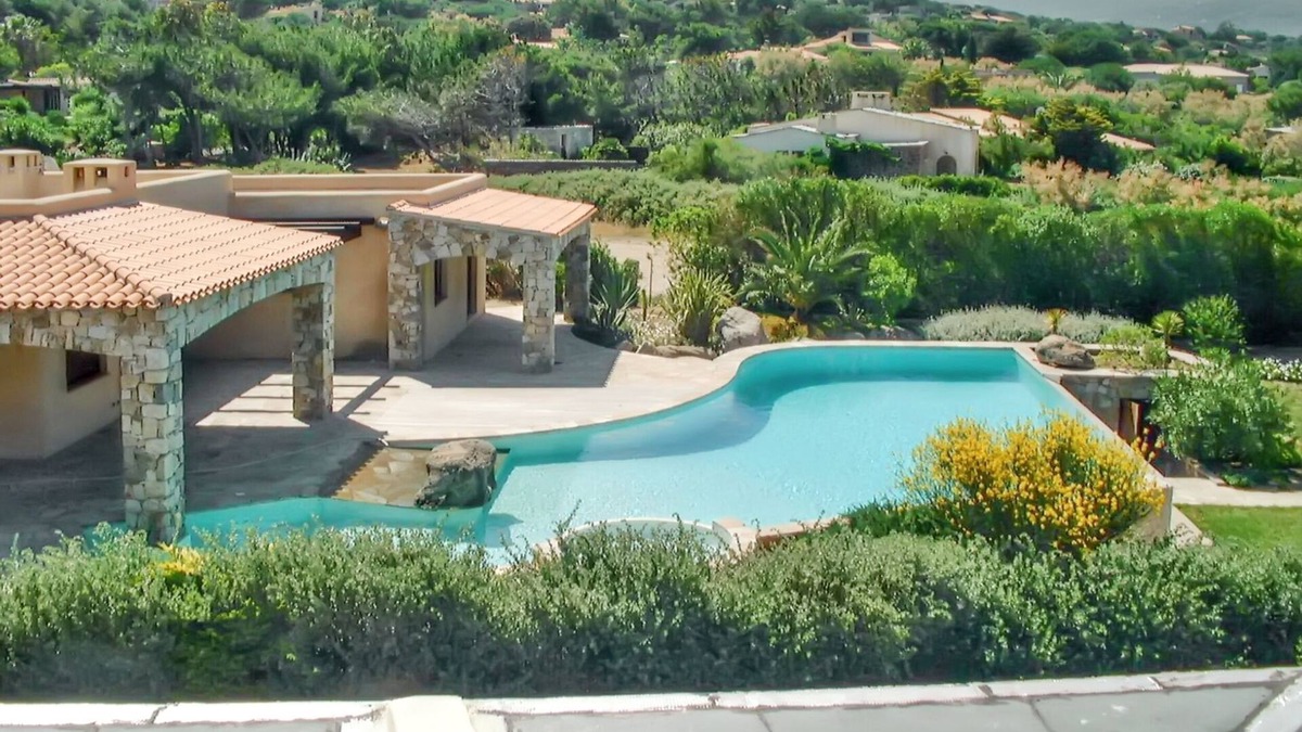 Marine de Davia Villa | Homerez - Panoramic Villa with Sea and Mountain Views in Corbara