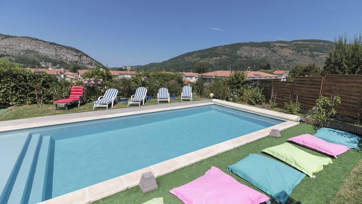 Foix Villa | Homerez - Refined Villa in Foix with Private Pool and Jacuzzi