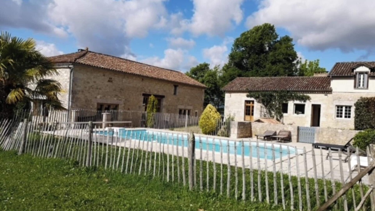 Sigoules Villa | Homerez - "Sigoulès villa with pool"