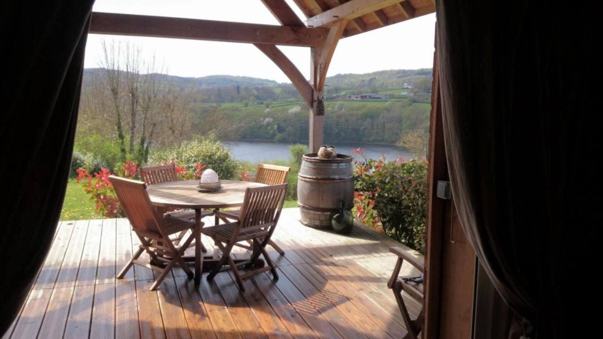 Marigny l'Eglise Ski Chalet | Homerez - Spacious chalet for 8 ppl. with terrace at Marigny-l'Église
